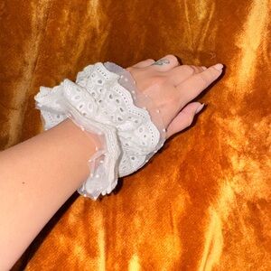 Kristin Ess- NIB White Eyelet & Swiss Dot Lace Oversized Scrunchie